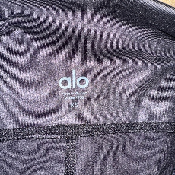Alo Yoga high waisted leggings - Picture 3 of 13